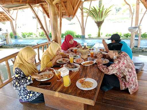 Gubug Makan Mang Engking Pusat 3