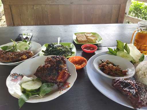 Rumah Makan & Taman Iwak Kalen Bok Renteng 10