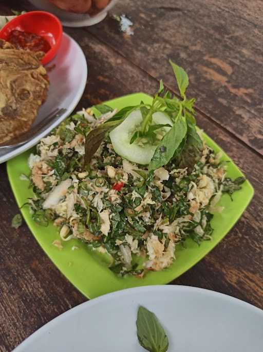 Rumah Makan & Taman Iwak Kalen Bok Renteng 9