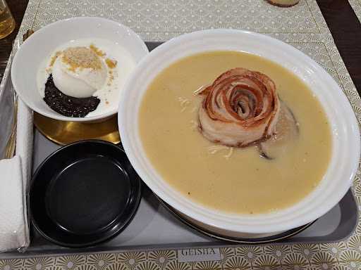 Golden Geisha Ramen 10