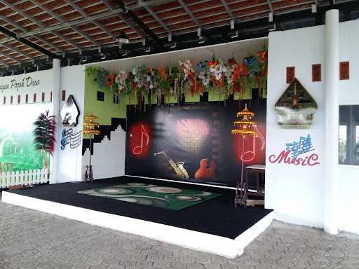 Angkringan Pojok Deso (Tradisional Cafe) 9