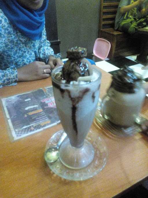 Rumah Ice Cream Baqor 9