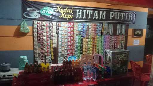 Kedai Hitam Putih 9