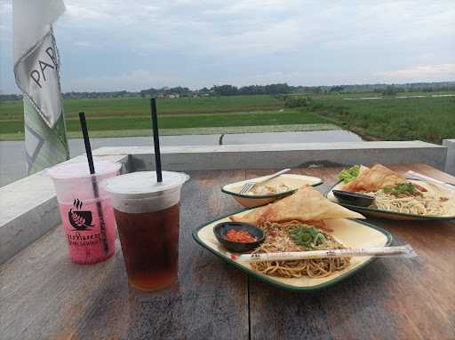 Pari Sawah Cafe & Resto 8