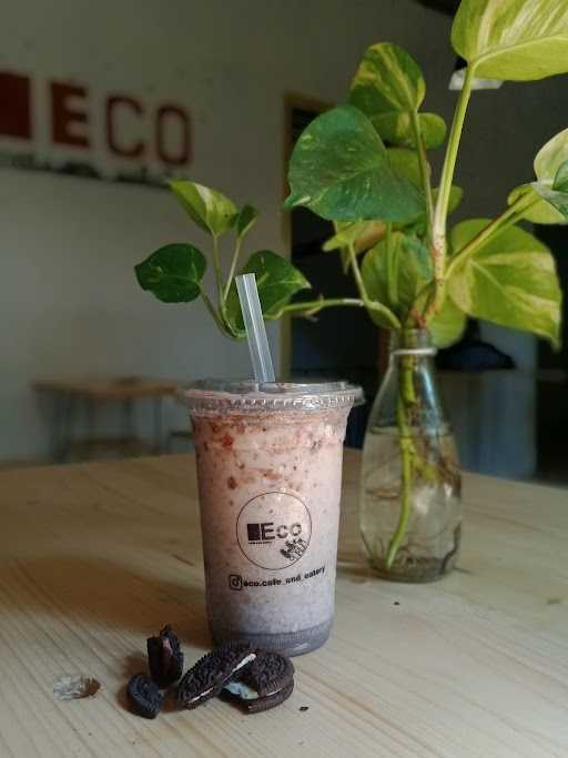 Eco Cafe And Eatery 10