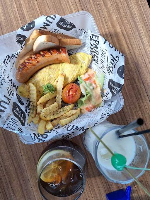 Republik Dendy Cafe Kediri 10