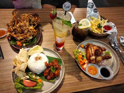 Republik Dendy Cafe Kediri 4