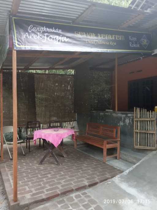 Warung Kopi Cangkrukan Arek Jogja 10