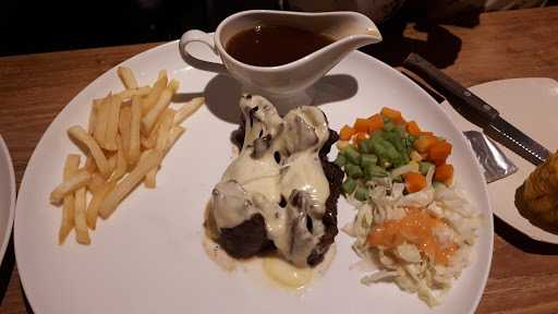 Steak Hut - Manyar Sabrangan 6