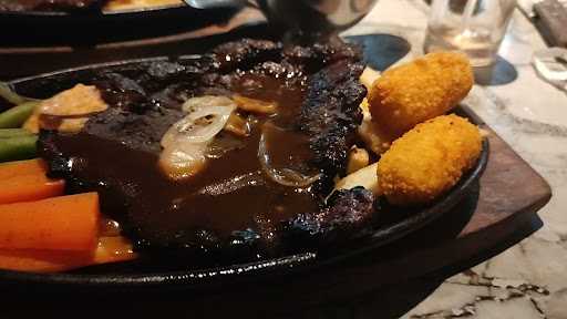 Steak Hut - Manyar Sabrangan 6