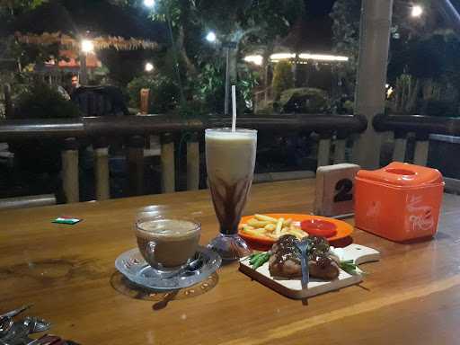 Rasmoyo Cafe 7