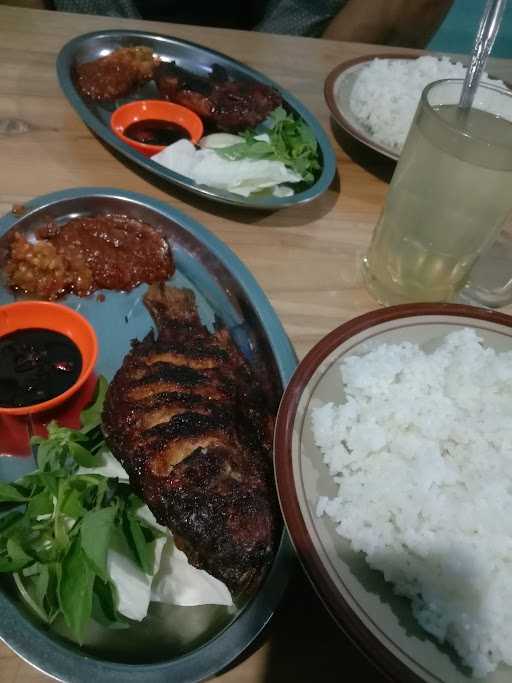 Waruk Jaya Restaurant 8