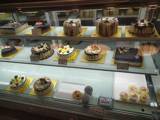 Holland Bakery Pedurenan 6