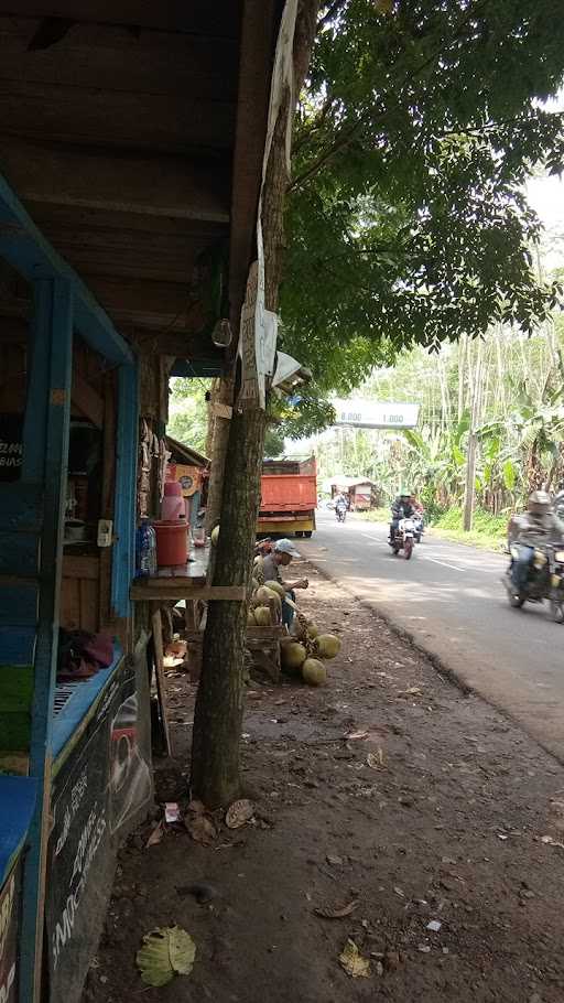 Lesehan Kelapa Muda Bang Jek 8