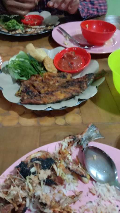 Rumah Makan Biru Laut 6