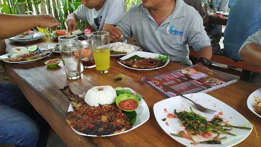 Rumah Makan Tegal Dadong 5