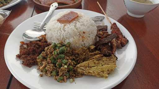 Warung Babi Guling Astri Ebler 6