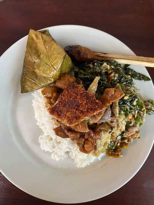 Warung Babi Guling Bu Komang Delod Cargo Negara 9