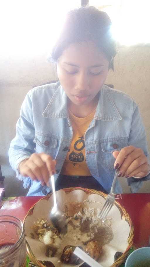 Warung Babi Guling Lawar Bali 8