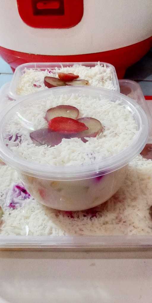 Deccy Salad Buah (Jajanan Mantul) 6