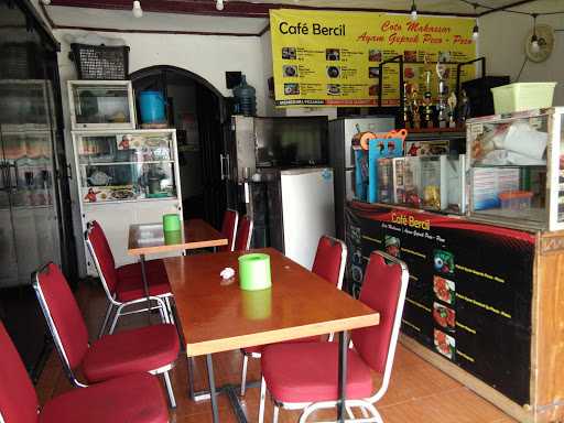 Cafe Bercil Coto Makassar 5