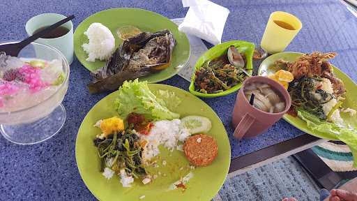 Warung Nasi Liwet Saung Babakan Cinta 7