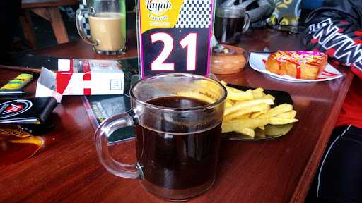 Cafe Layah 17 5