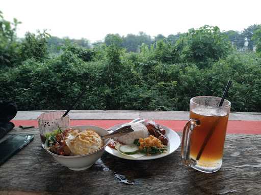 Sisi Sungai Food, Nature And Families 9