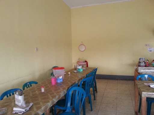 Rumah Makan Masakan Padang Gilang 5