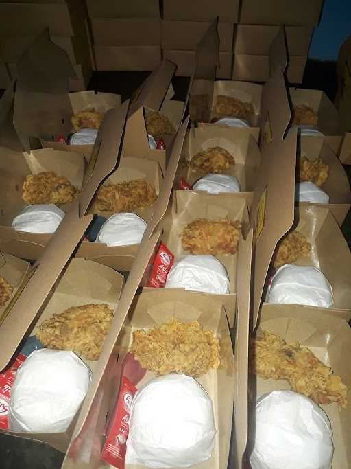 Fried Chicken Dan Geprek Mugiwaras, Kayen Raya Blotan 4