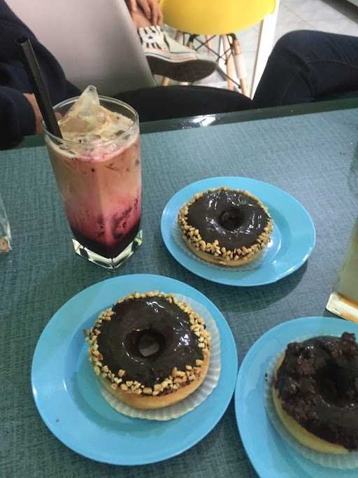 Kamilah Donat & Coffe 5