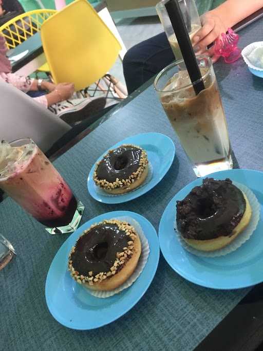 Kamilah Donat & Coffe 7