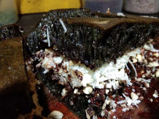 Martabak Hitam Manis, Ngemplak 5