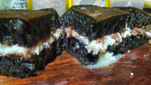 Martabak Hitam Manis, Ngemplak 3