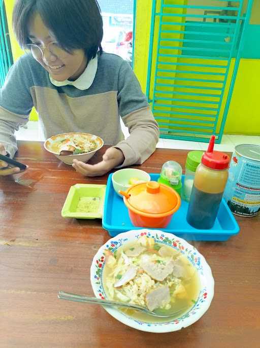 Soto & Sop Hollywood Jakal Km. 15 7