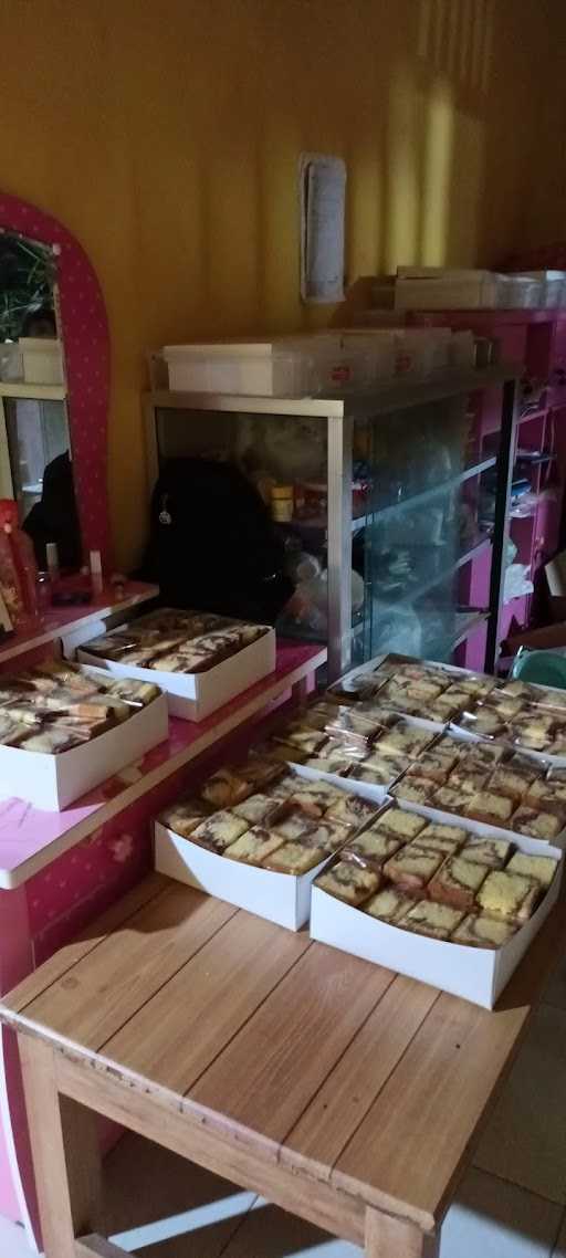 Loyang Dua PutriBolu Jadul Dan Aneka Kue Rumahan 5