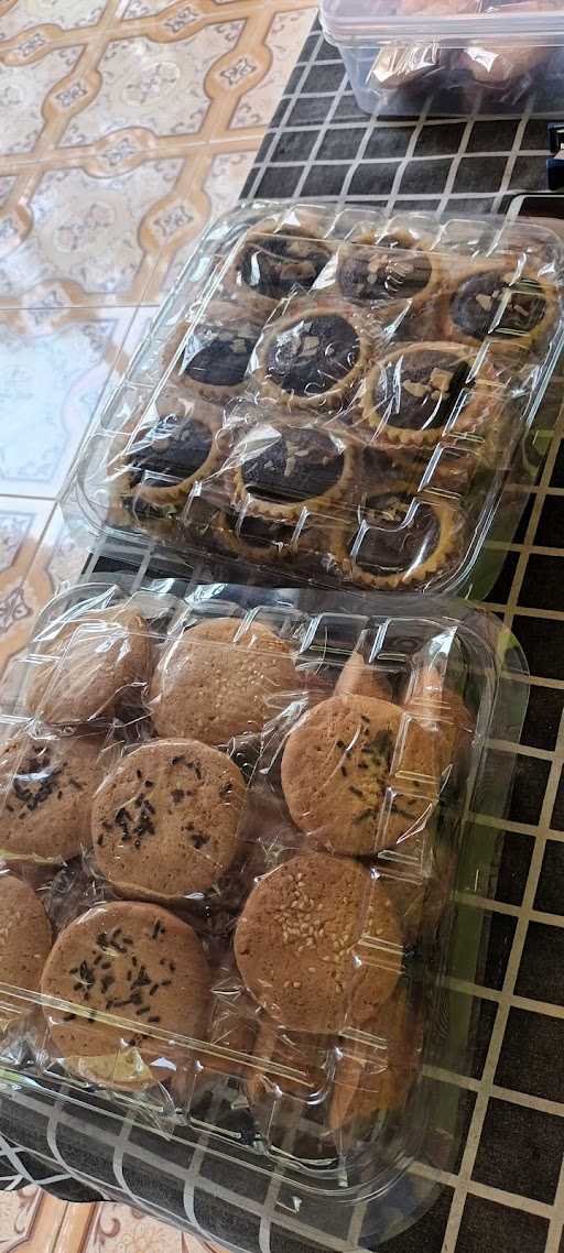 Loyang Dua PutriBolu Jadul Dan Aneka Kue Rumahan 4