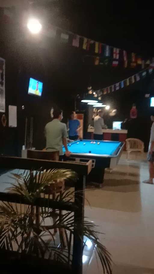 Joint Sports Bar & Resto Nusa Penida 10