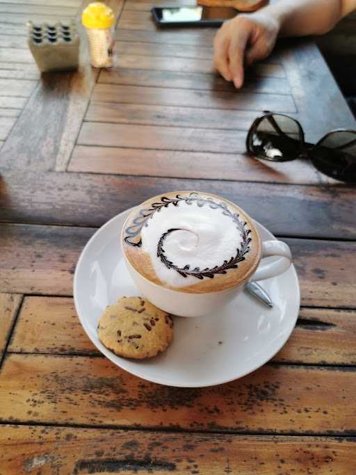 Cookies Coffee Shop And Warung 2