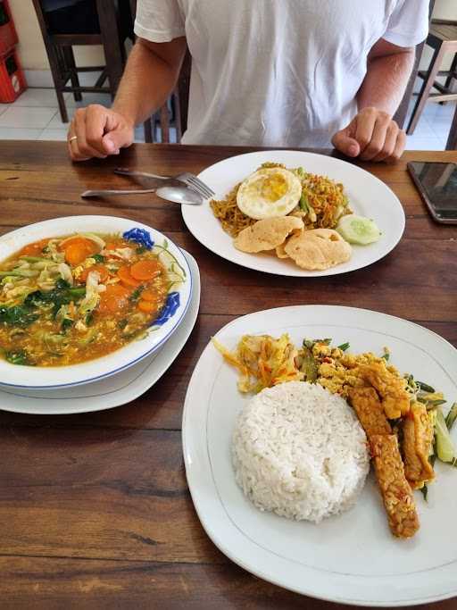 Warung Makan Made Kari 7