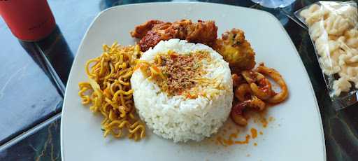 Warung Makan Made Kari 6