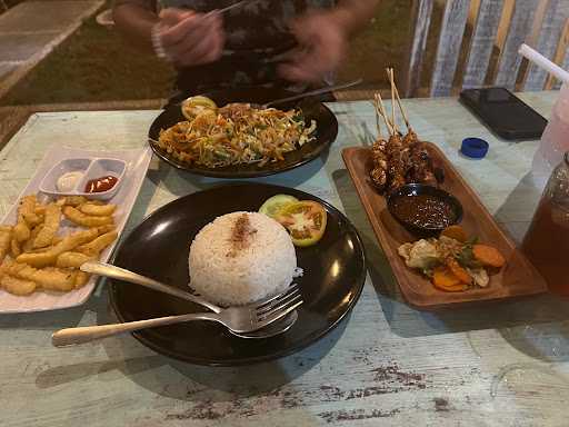 Warung Ten Poh Lembongan 6