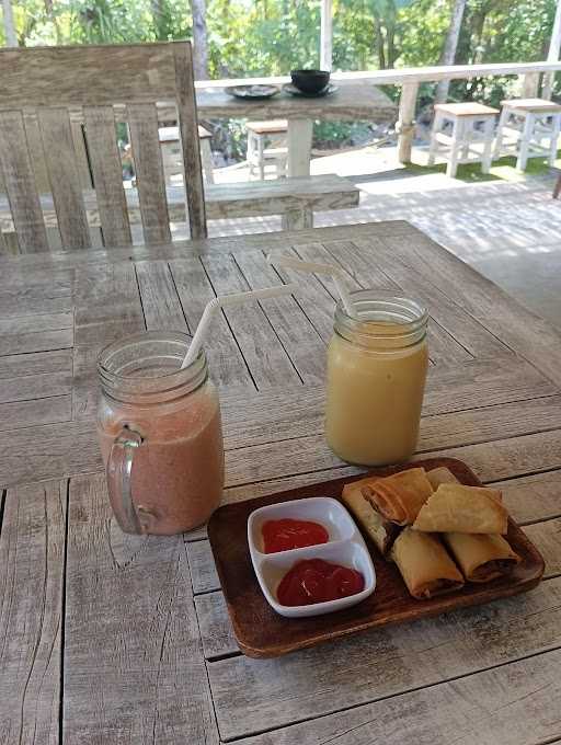 Warung Ten Poh Lembongan 1