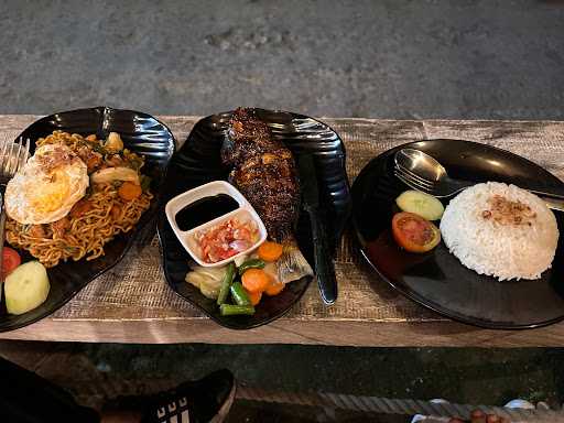 Warung Ten Poh Lembongan 2