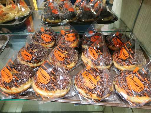 Dennis Bakery Salatiga 9