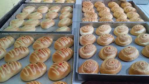 Dennis Bakery Salatiga 4