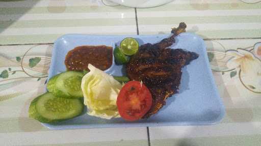 Rumah Makan Bekakak Ayam Kampung 3