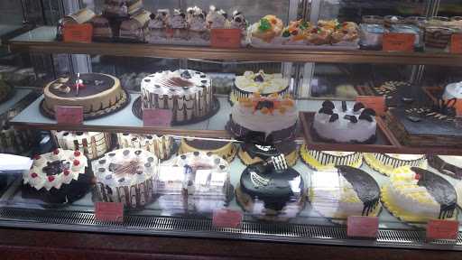 Holland Bakery Padalarang 6