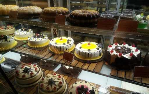 Holland Bakery Padalarang 4