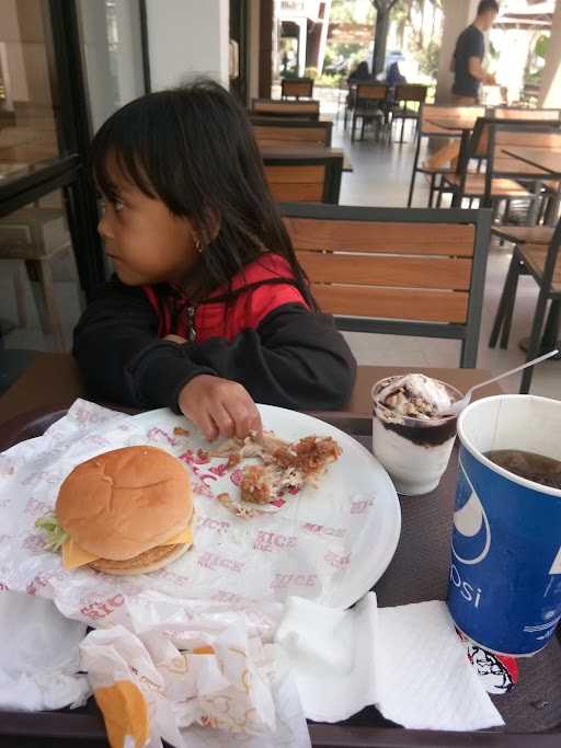 KFC - Kota Baru Parahyangan 8